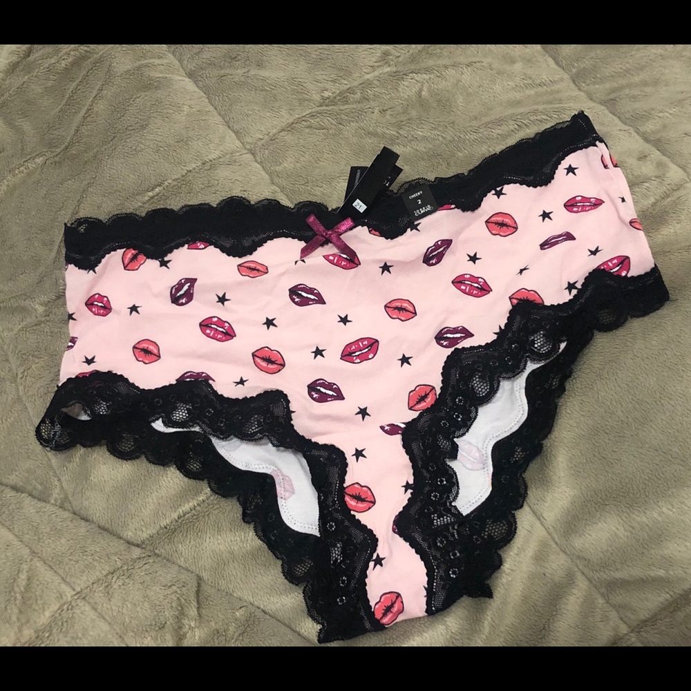 Torrid NWT Kiss print cheeky panties